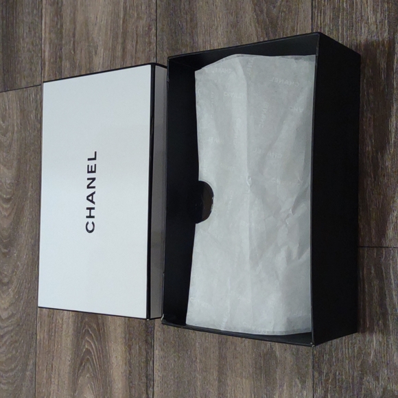 Authentic Chanel Gift box - Picture 6 of 10